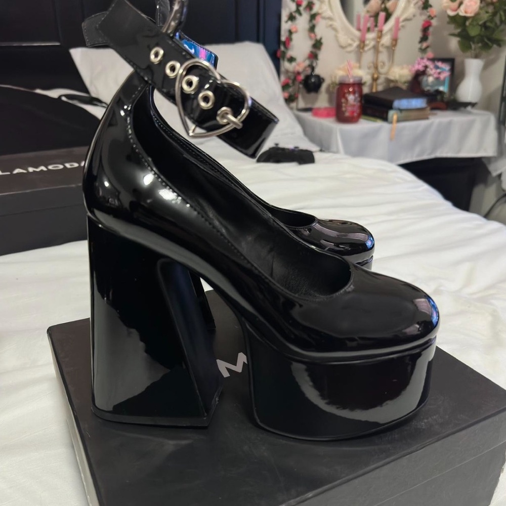 Lamoda Black Glossy Platform Pumps with Ankle Strap
And Red Pumps bundle